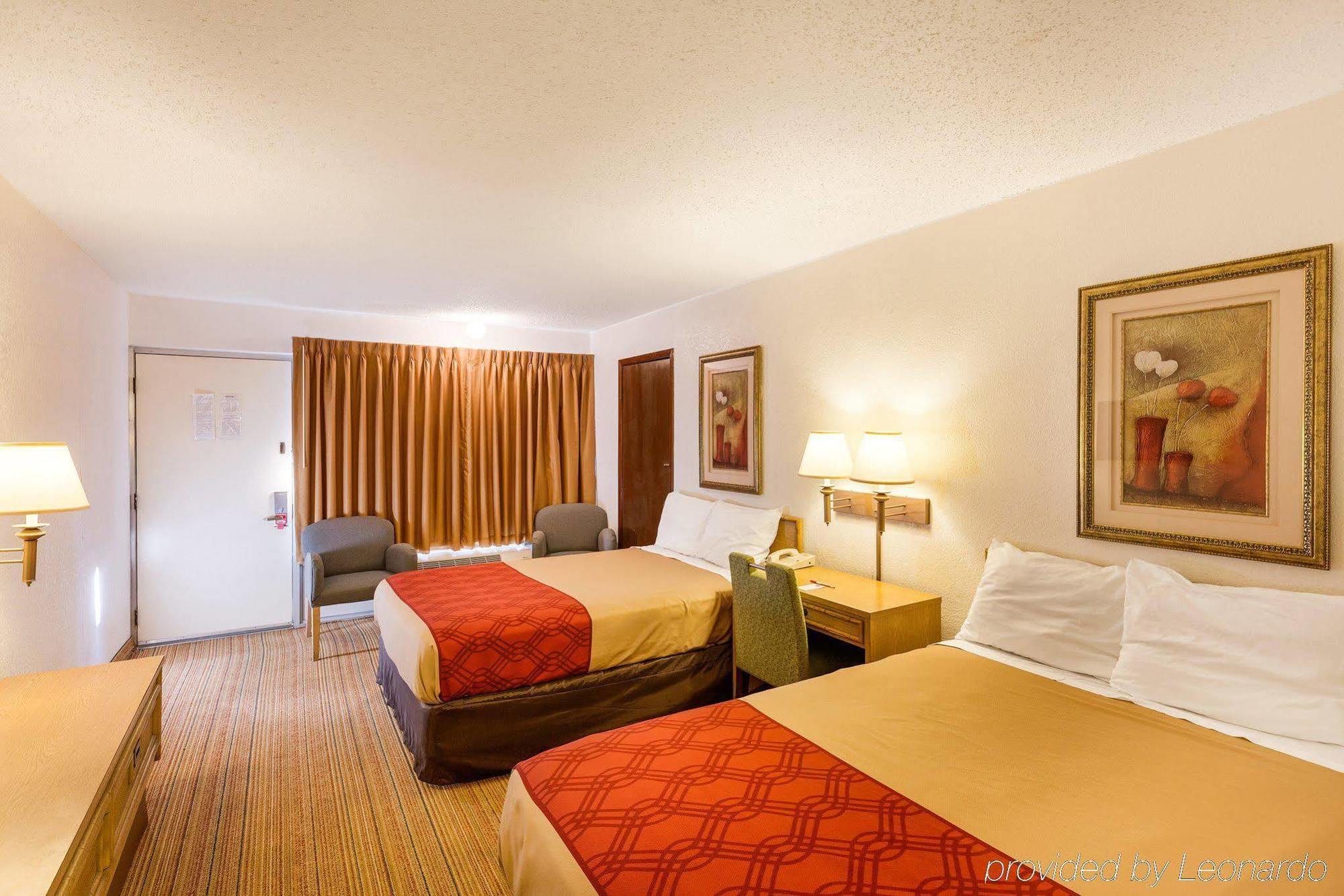 Motel Econo Airport I-35 North 2*