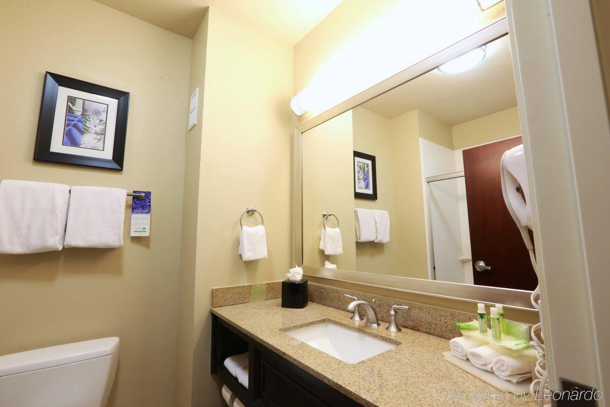 Express & West By Ihg Dallas