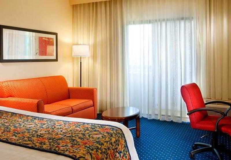 Courtyard By Marriott Northwest Hotel