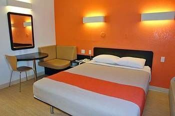 Hotel 6-dallas, Tx - South 2*