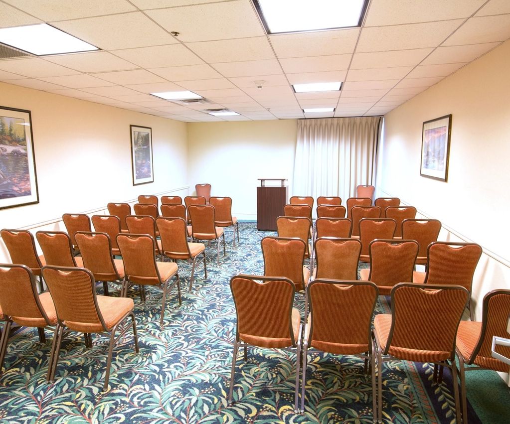 Hilton Garden Dallas/market Center 3*