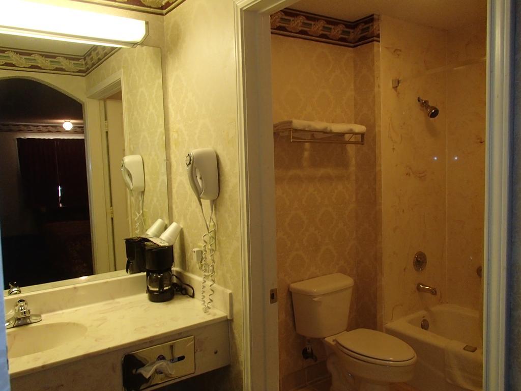 Super 8 By Wyndham South Dallas