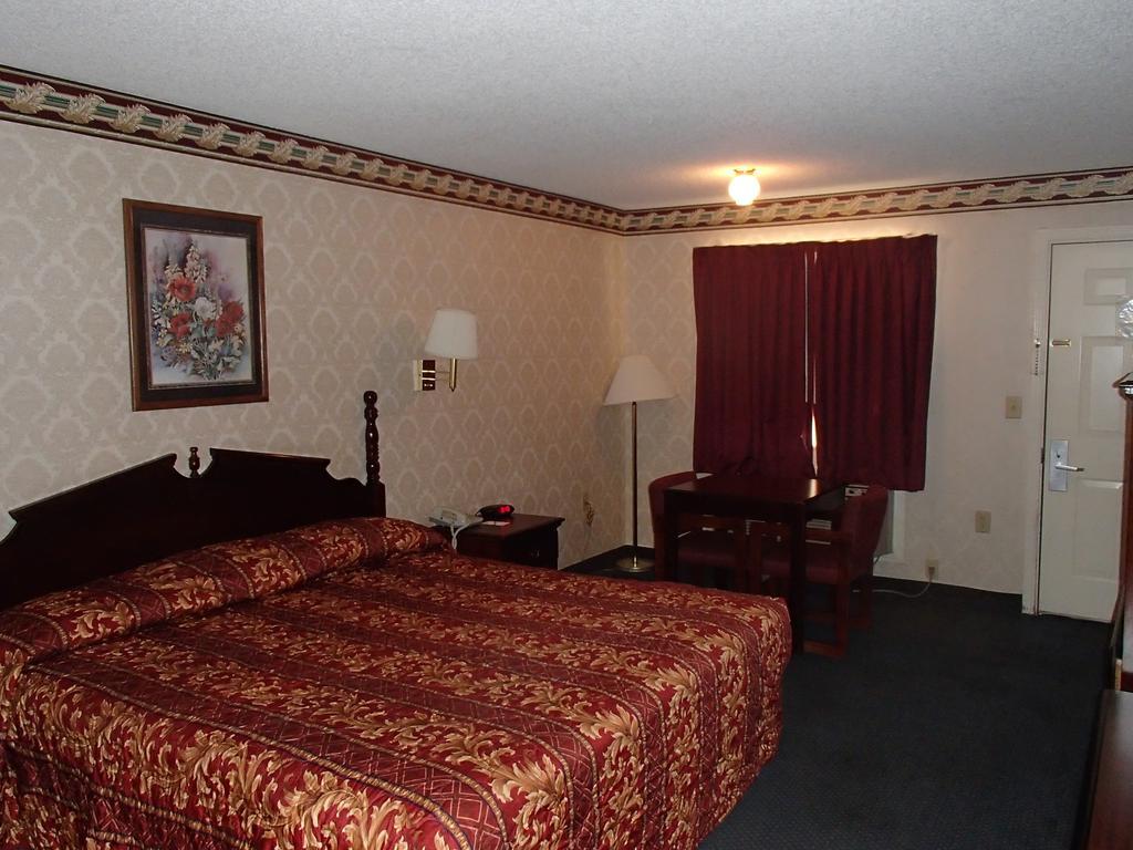 Super 8 By Wyndham South Hotel