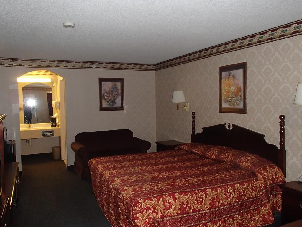 Super 8 By Wyndham South *