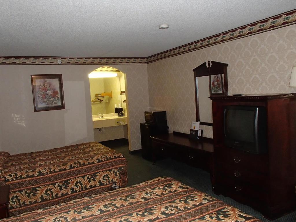 Super 8 By Wyndham South Hotel *