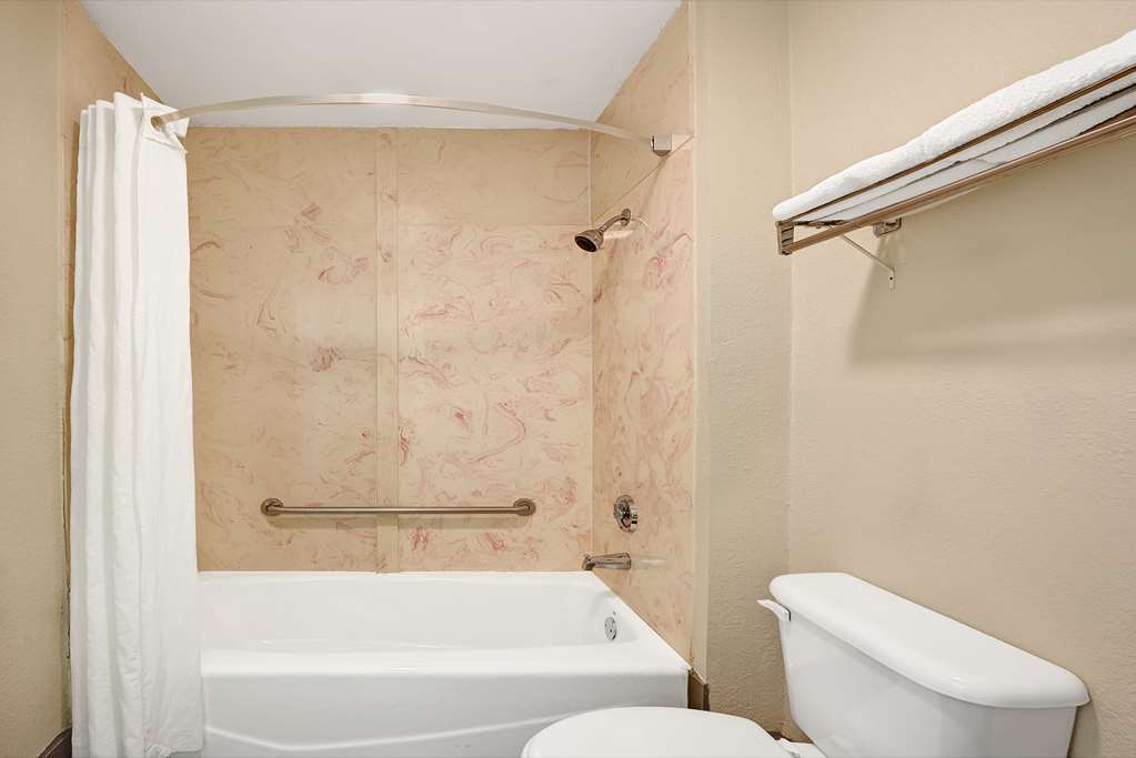 Hotel Super 8 By Wyndham South