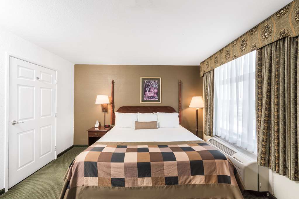 Wingate By Wyndham Field Hotel