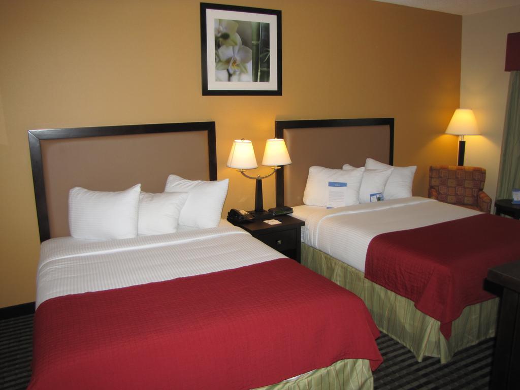 Baymont By Wyndham Dallas/ Field Hotel