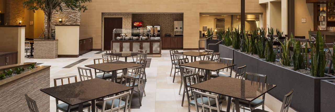 Hotel Embassy By Hilton Market Center Dallas