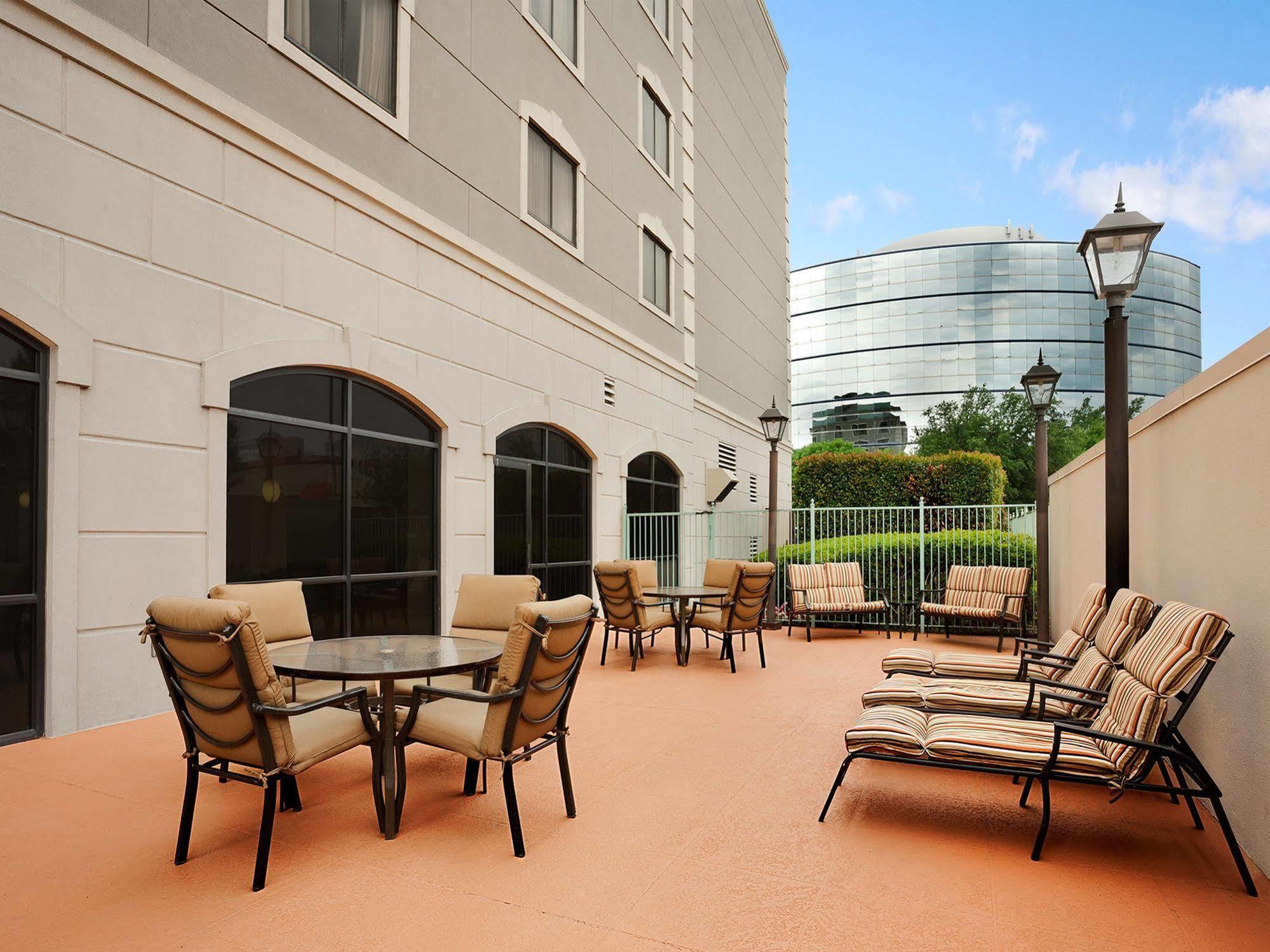Embassy By Hilton Near The Galleria Dallas