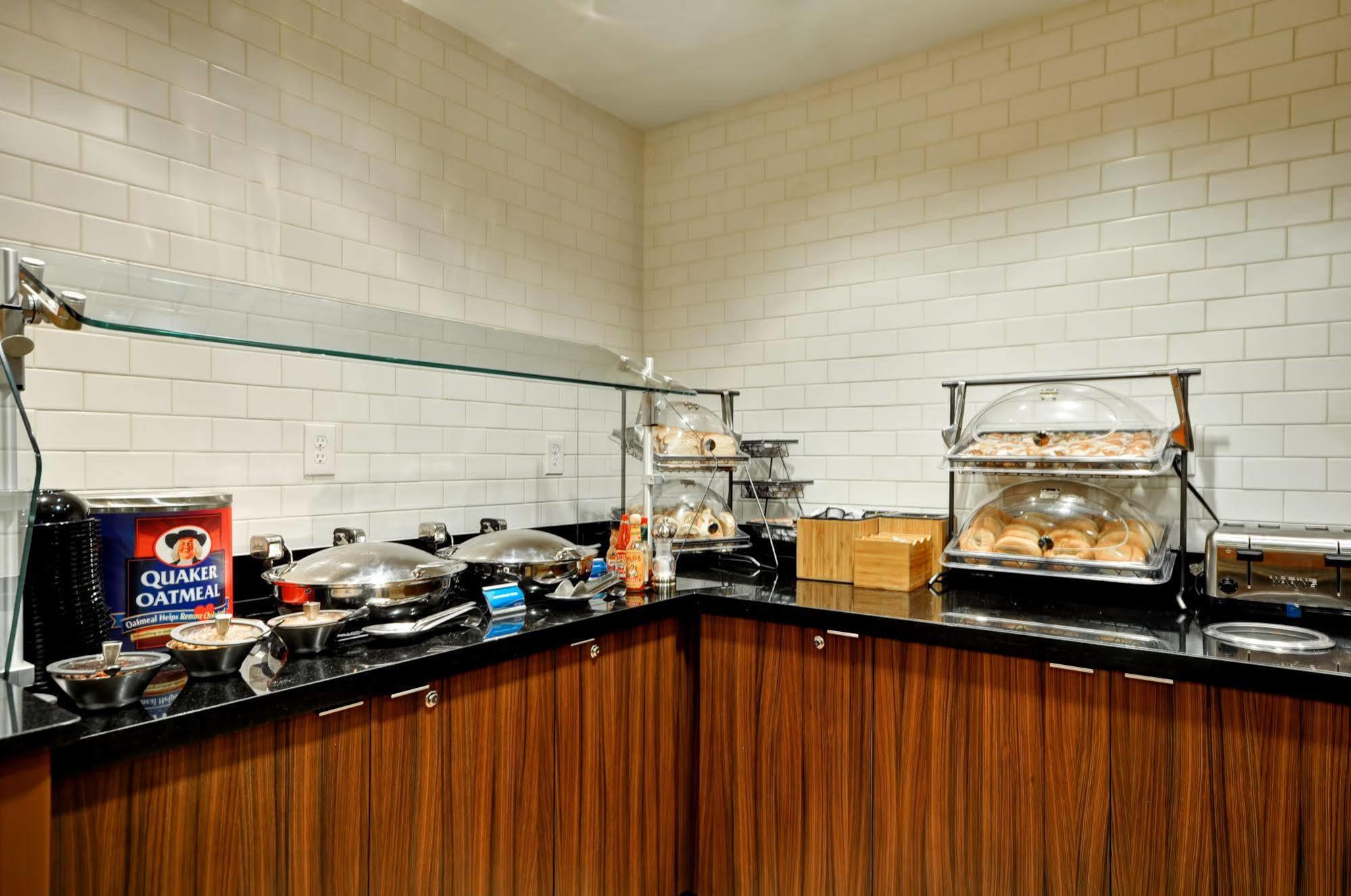 Hotel Fairfield & Medical/market Center 3*