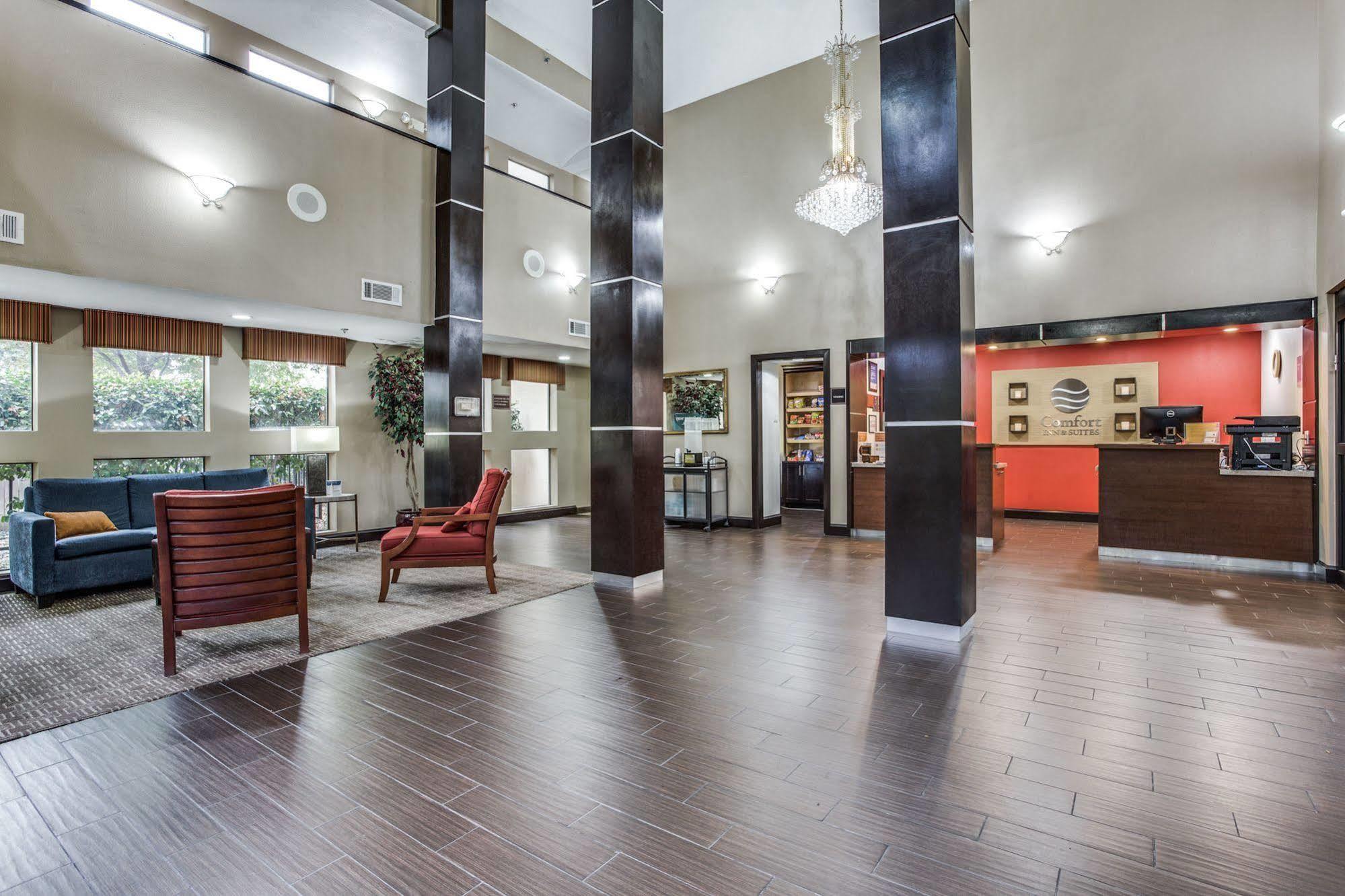 Hotel Comfort & Field-dallas Market Center 3*