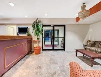 Hotel Super 8 By Wyndham South