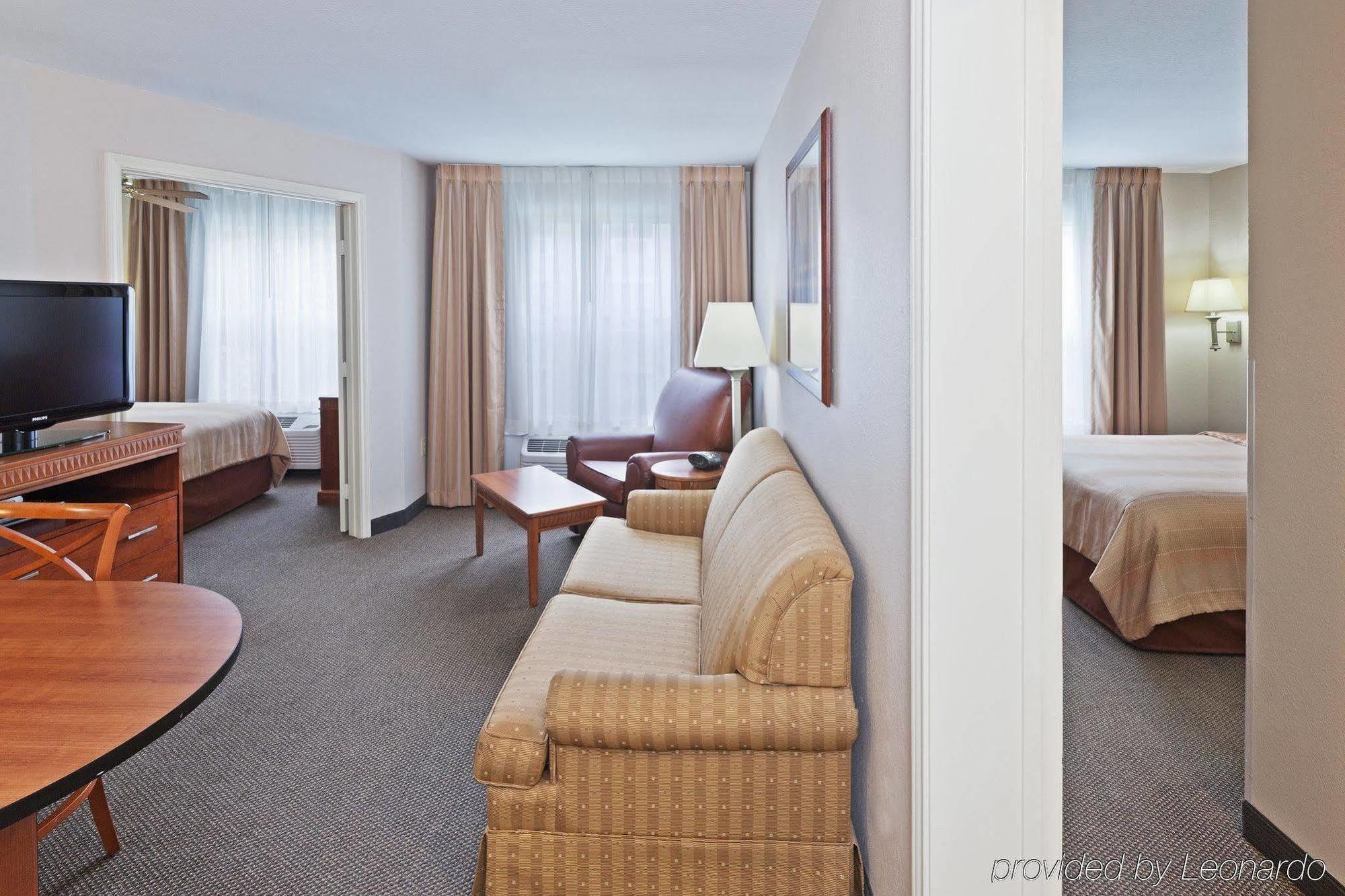 Candlewood Market Center-love Field By Ihg