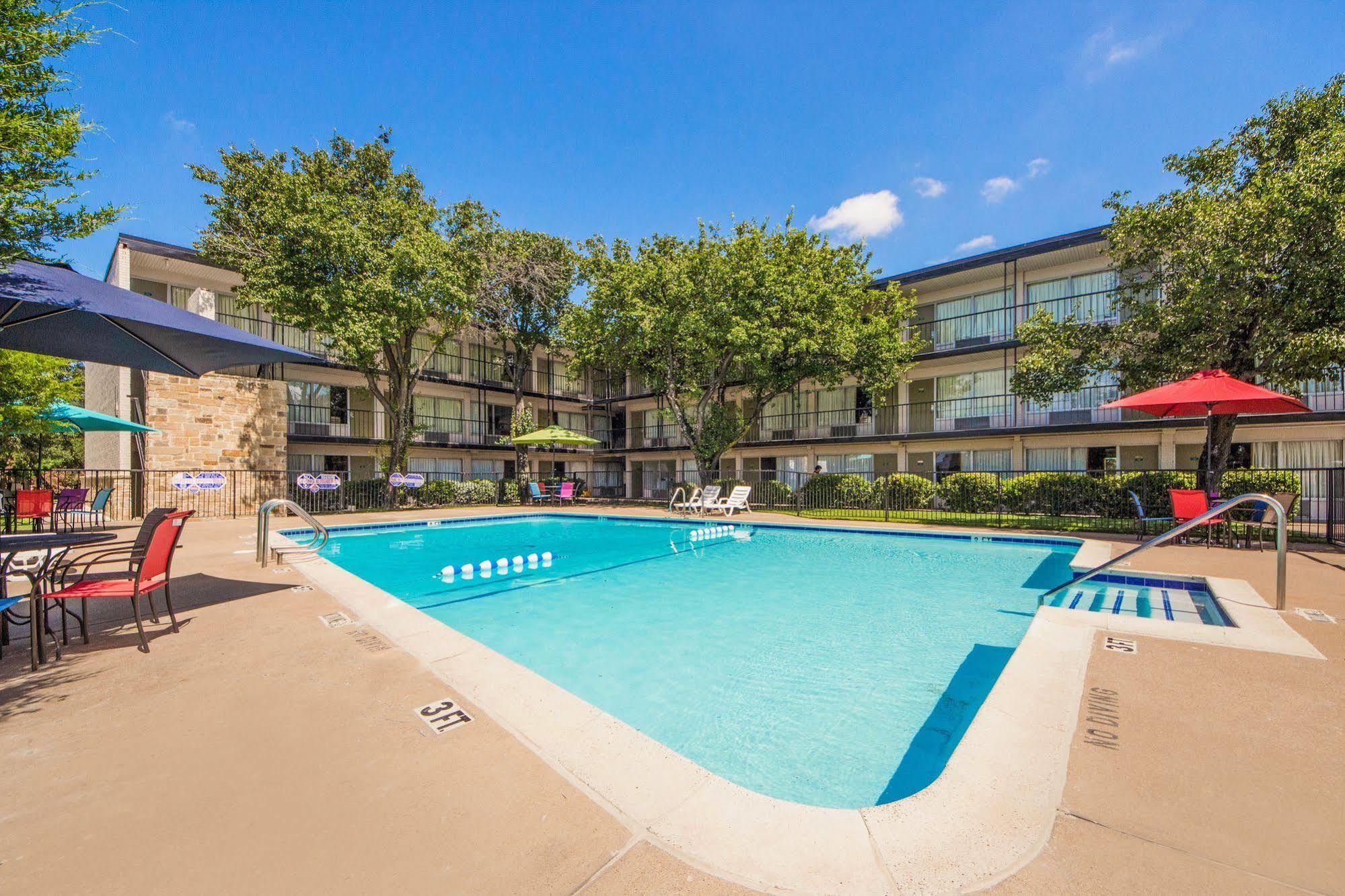 Motel Econo Airport I-35 North Dallas
