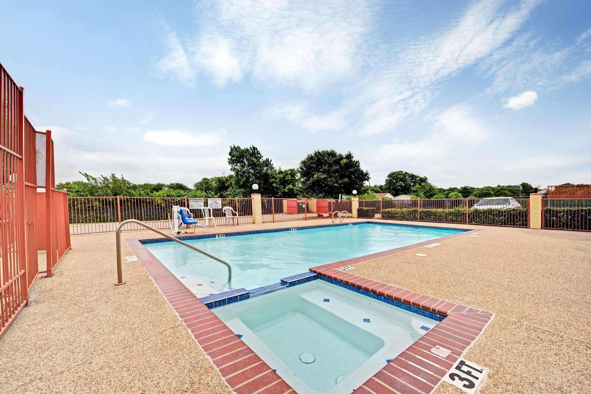 Motel Days Dfw