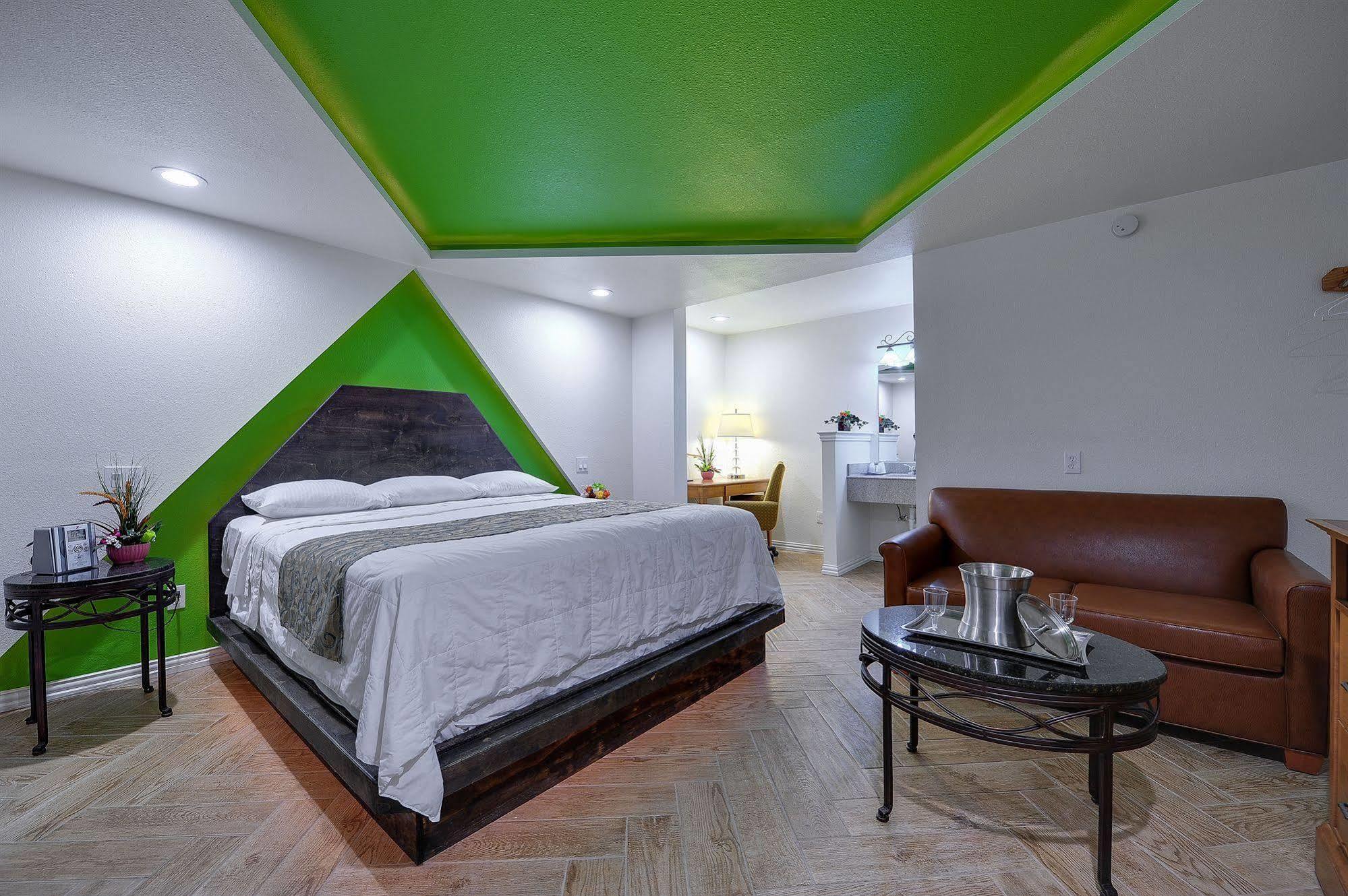 Romantic & 3* Dallas