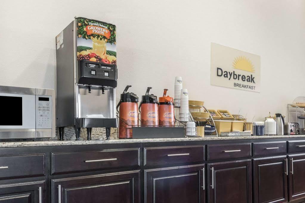 Hotel Days & By Wyndham