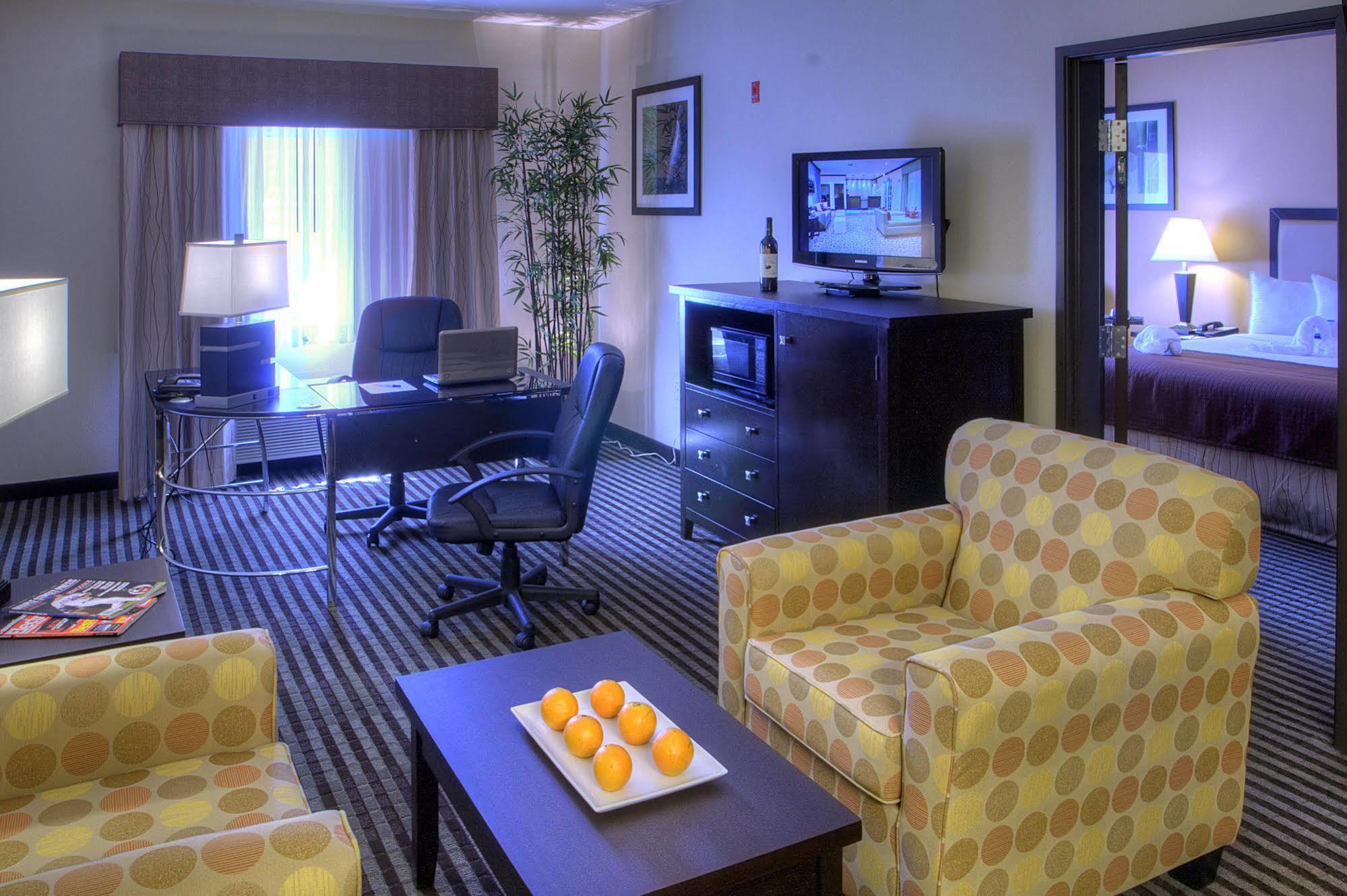 Hotel Baymont By Wyndham Dallas/ Field 3*