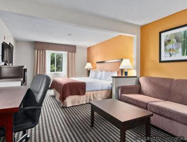 Baymont By Wyndham Dallas/ Field Hotel