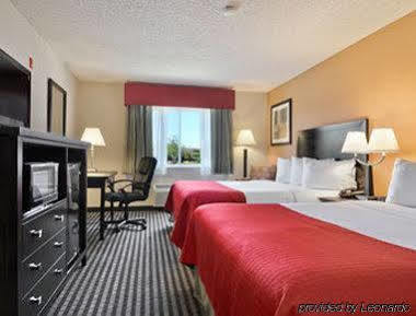 Baymont By Wyndham Dallas/ Field