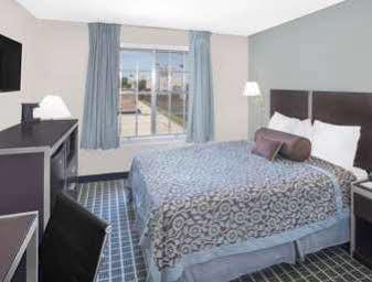Days By Wyndham Market Center Field Dallas
