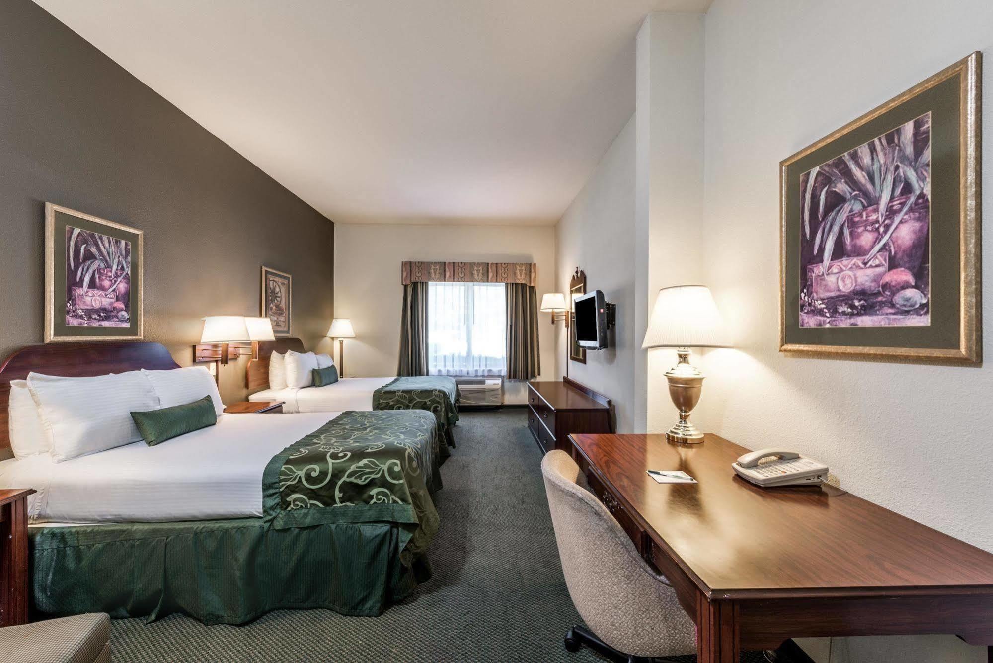 Wingate By Wyndham Field Hotel 3*