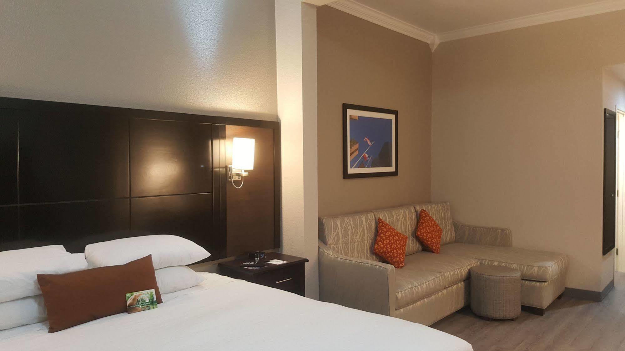 Wingate By Wyndham Field Dallas