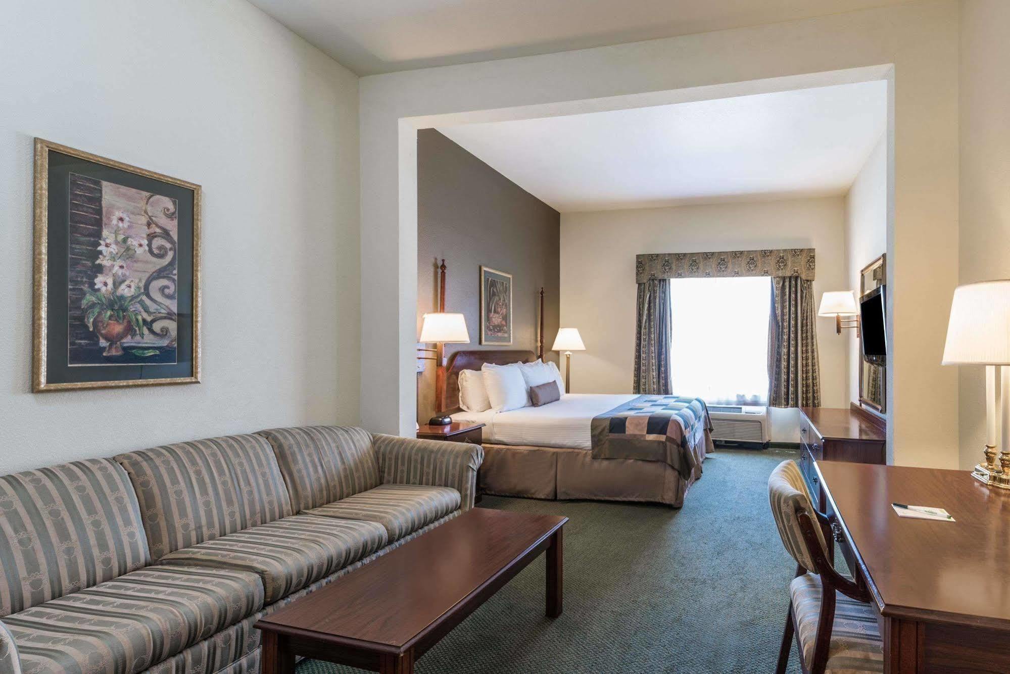 Wingate By Wyndham Field 3*
