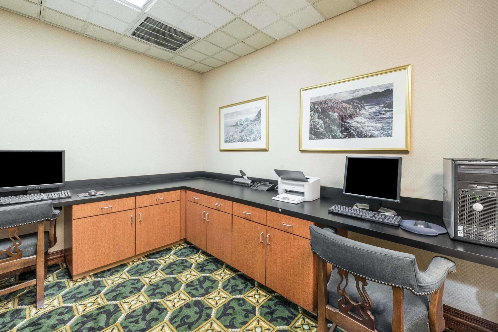 Wingate By Wyndham Field Hotel