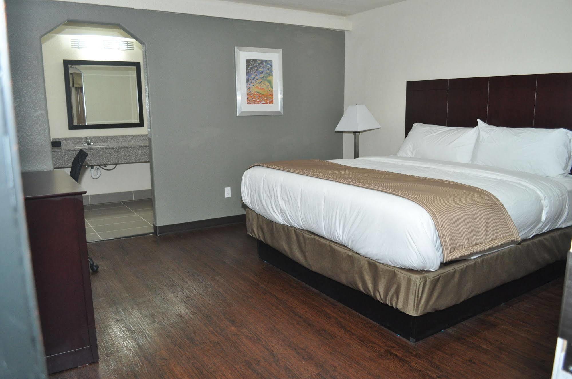 Hotel Trinity Downtown 2*