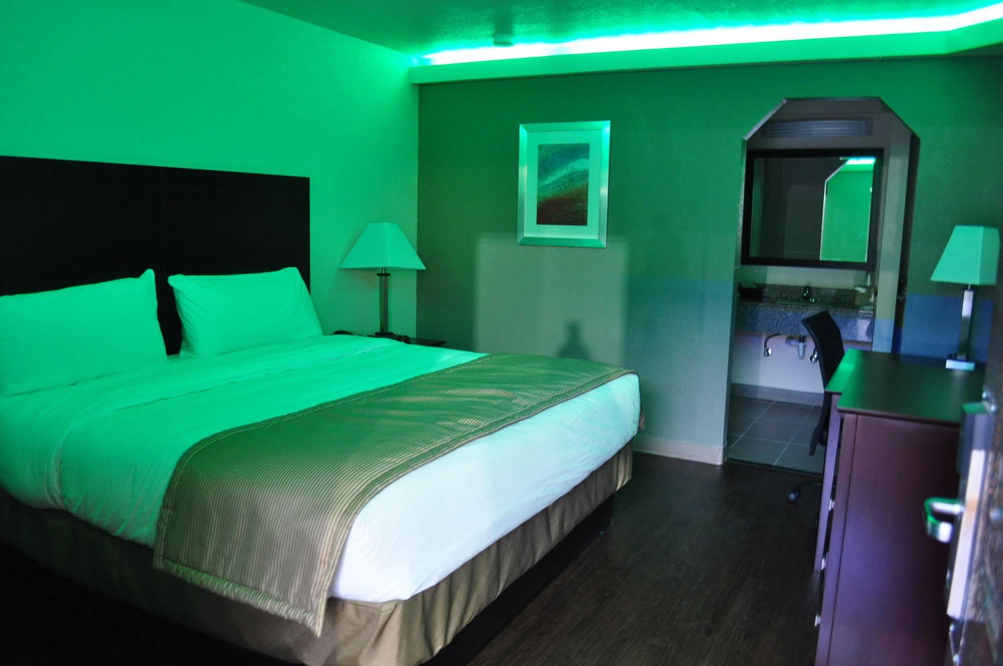 Trinity Downtown 2*