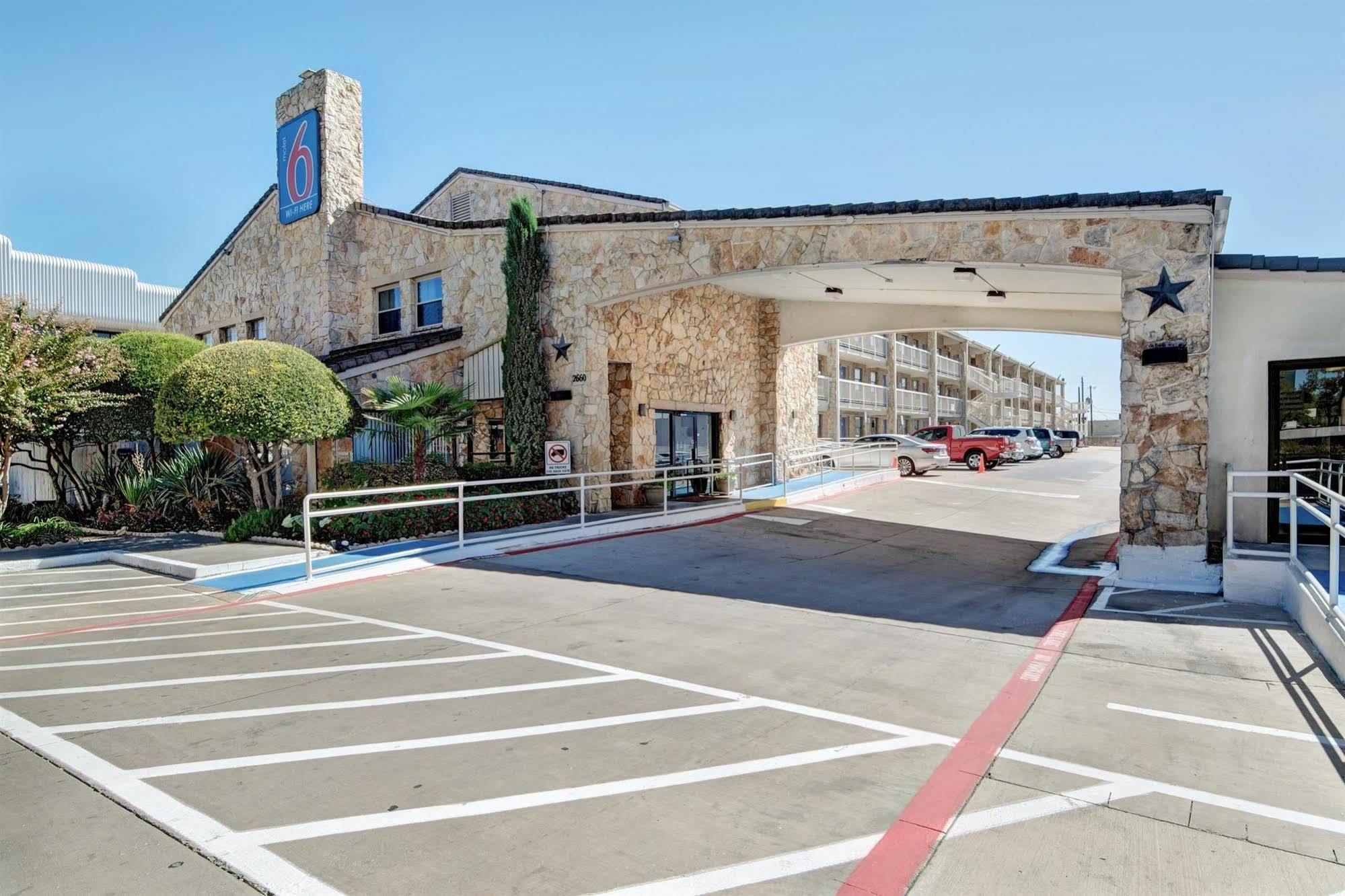 6-dallas, Tx - Forest Lane Hotel 2*