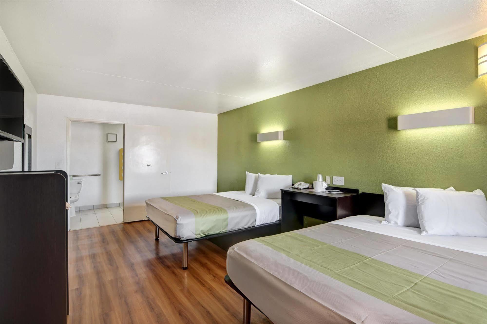 Hotel 6-dallas, Tx - Forest Lane