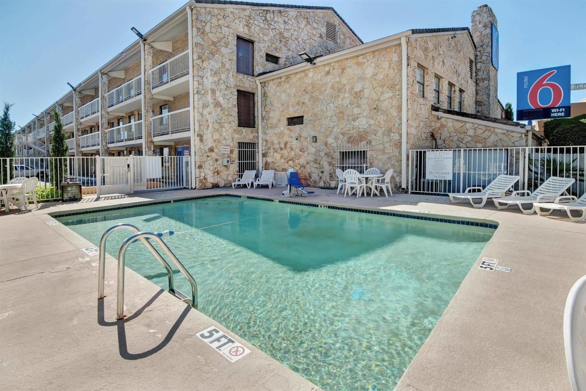 6-dallas, Tx - Forest Lane Hotel 2*