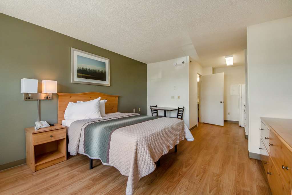Hotel Hometowne - North Addison Tollway *