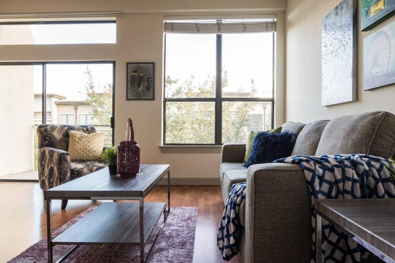 Frontdesk 2525 Reagan St Apts Uptown
