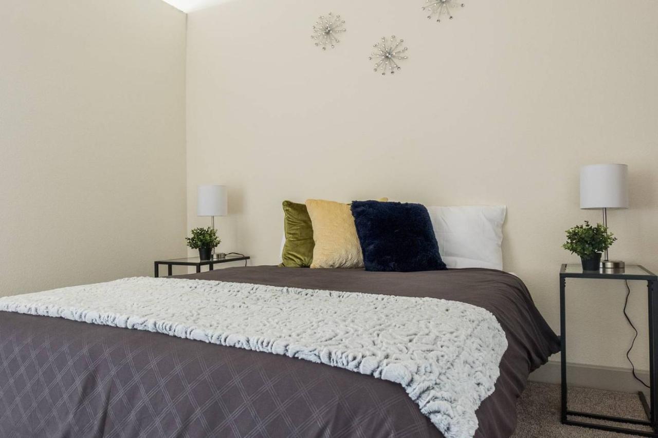 Frontdesk 2525 Reagan St Apts Uptown * Dallas
