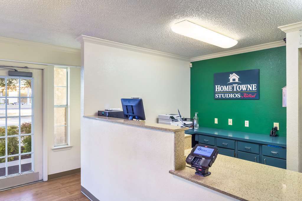 Hometowne - North Addison Tollway Hotel *
