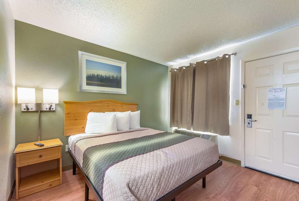 Hotel Hometowne - North Addison Tollway