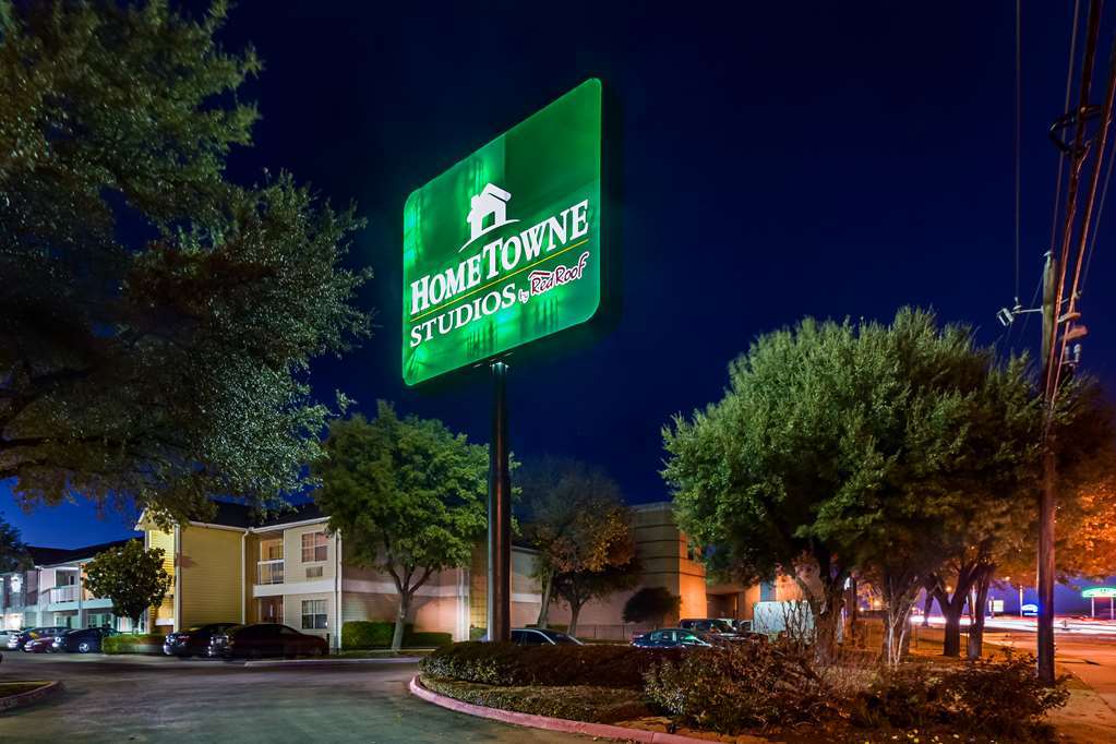 Hometowne - North Addison Tollway Dallas