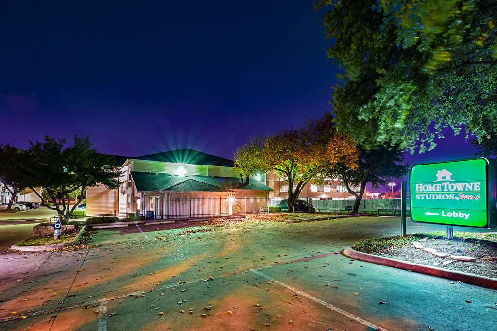 Hometowne - North Addison Tollway Hotel