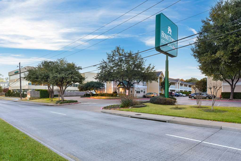 Hometowne - North Addison Tollway Dallas