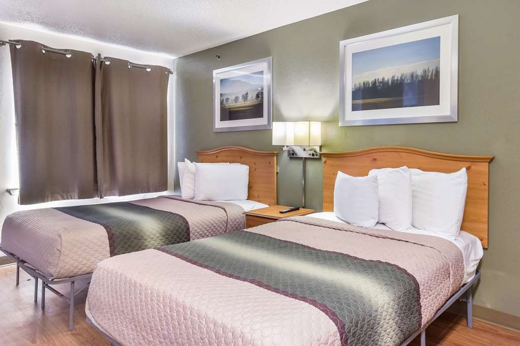 Hotel Hometowne - North Addison Tollway *