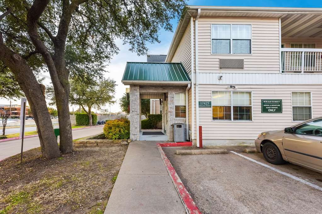 Hometowne - North Addison Tollway * Dallas