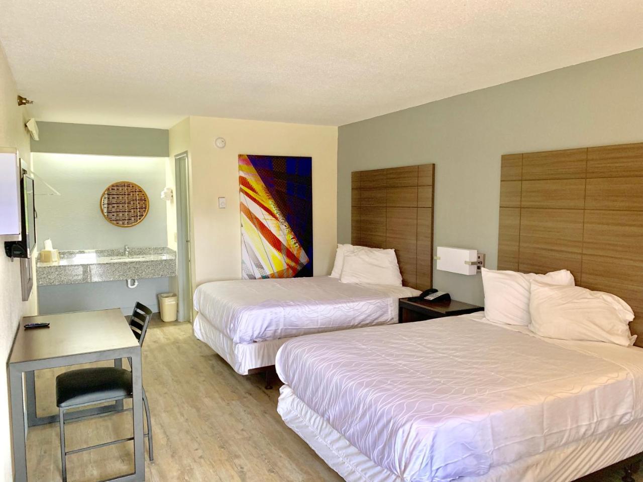 Field Hotel 2*