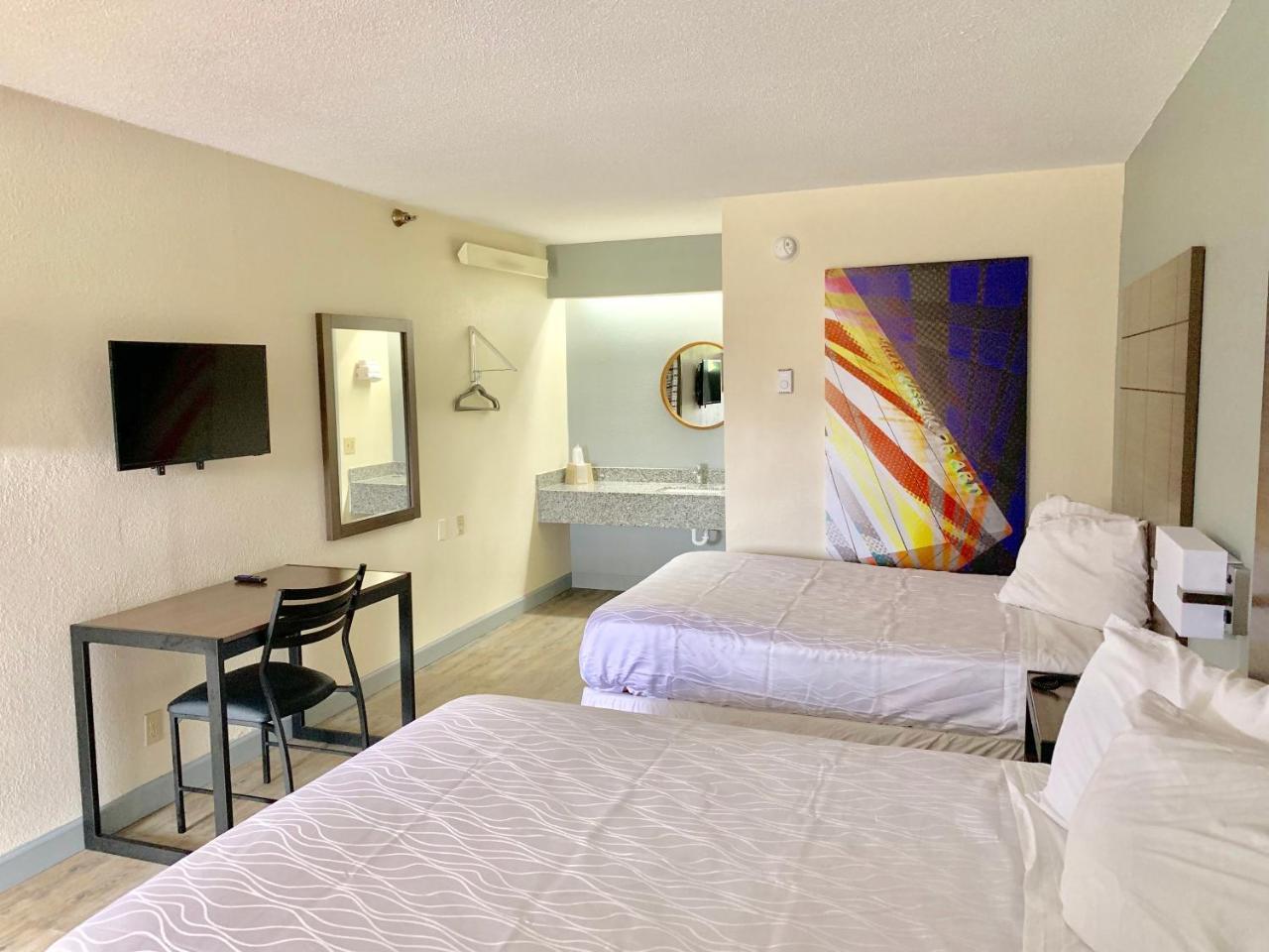 Field Hotel 2*