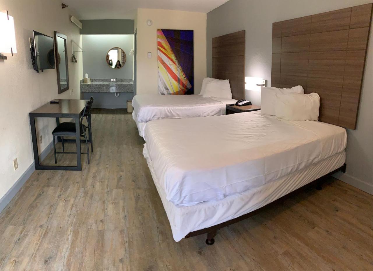 Field Hotel