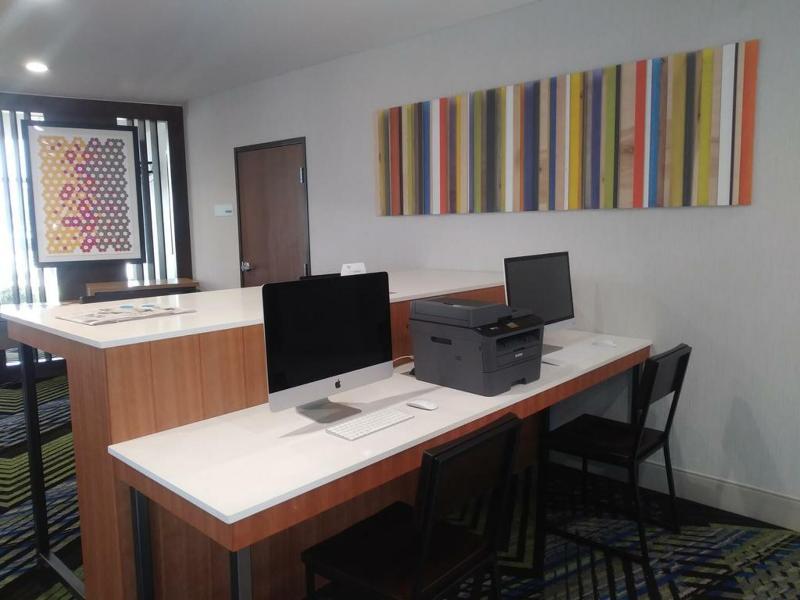 Express & - Nw Hwy - Field By Ihg Hotel 3*