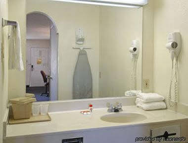 Hotel Super 8 East Near Fair Park Downtown Dallas